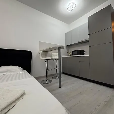 Miha Deluxe Bukareszt