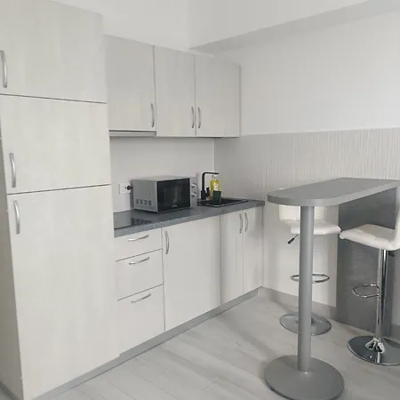 Miha Deluxe * בוקרשט